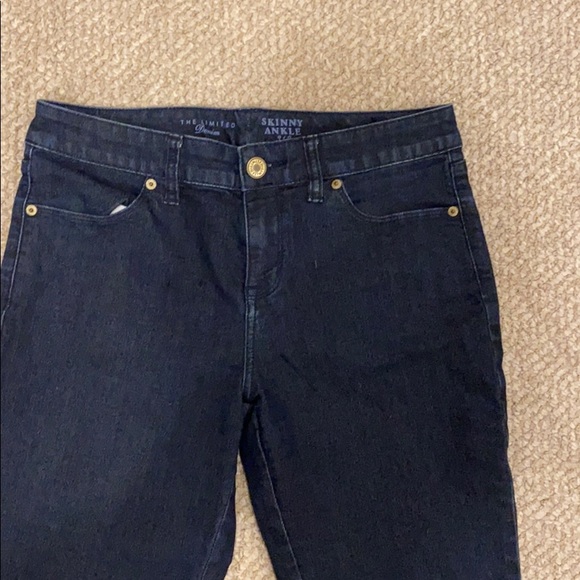 Skinny Ankle jeans with buttons at at bottom. - Picture 2 of 7